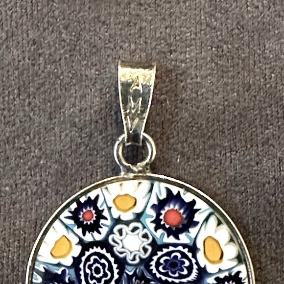 Gorgeous Flower Daisy Pendant - Picture 5 of 8